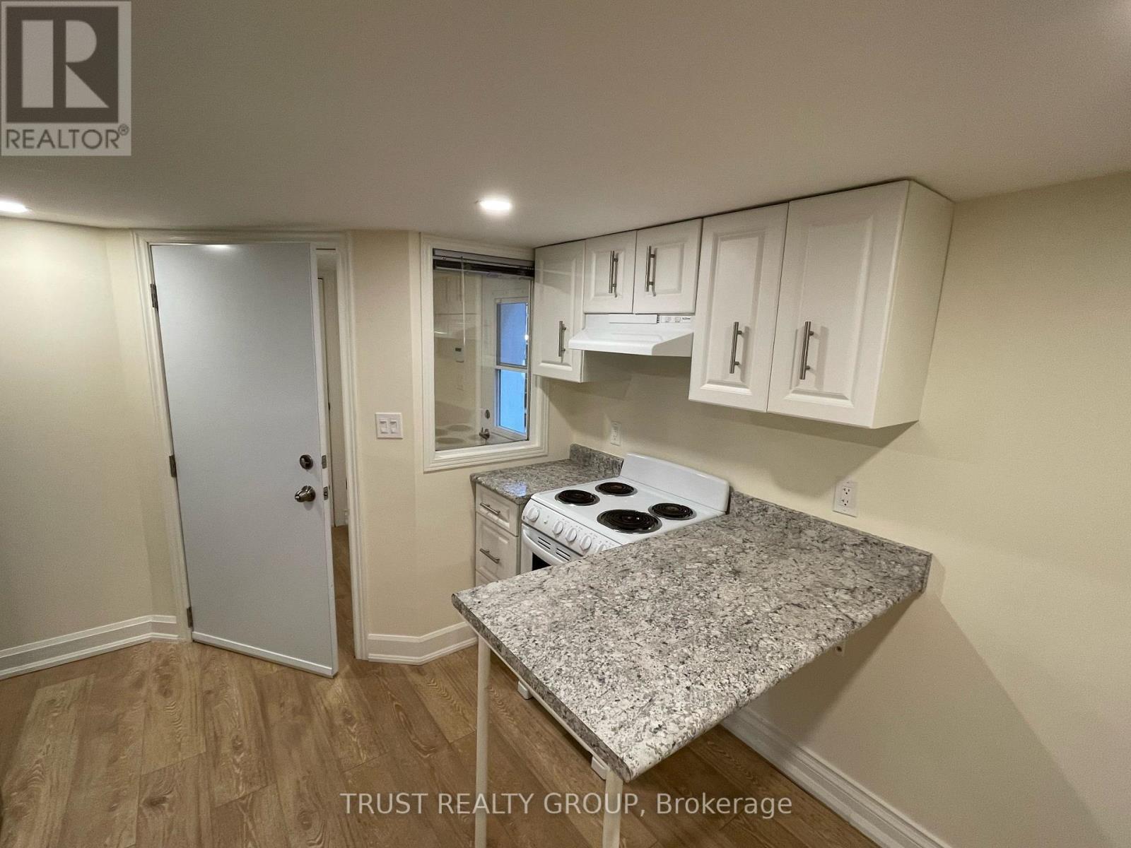 Lower - 990 Cosburn Avenue, Toronto, Ontario  M4C 2X1 - Photo 10 - E12206640