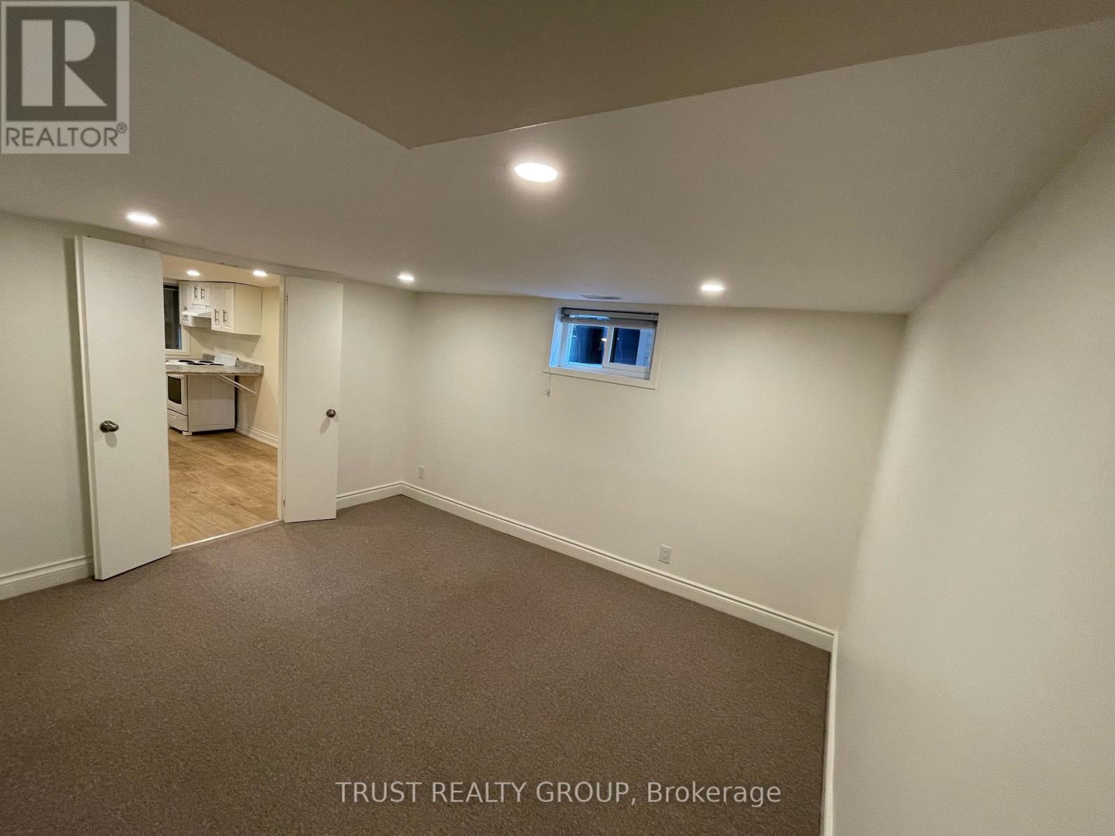 Lower - 990 Cosburn Avenue, Toronto, Ontario  M4C 2X1 - Photo 7 - E12206640
