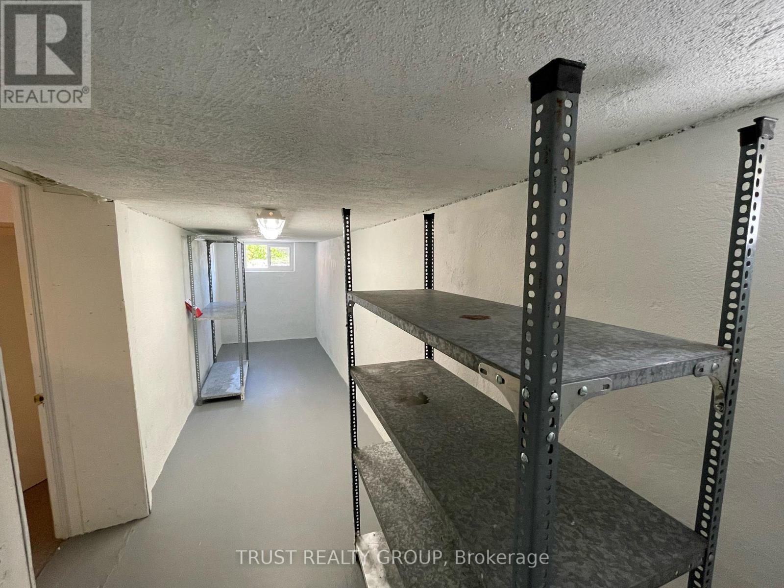 Lower - 990 Cosburn Avenue, Toronto, Ontario  M4C 2X1 - Photo 8 - E12206640