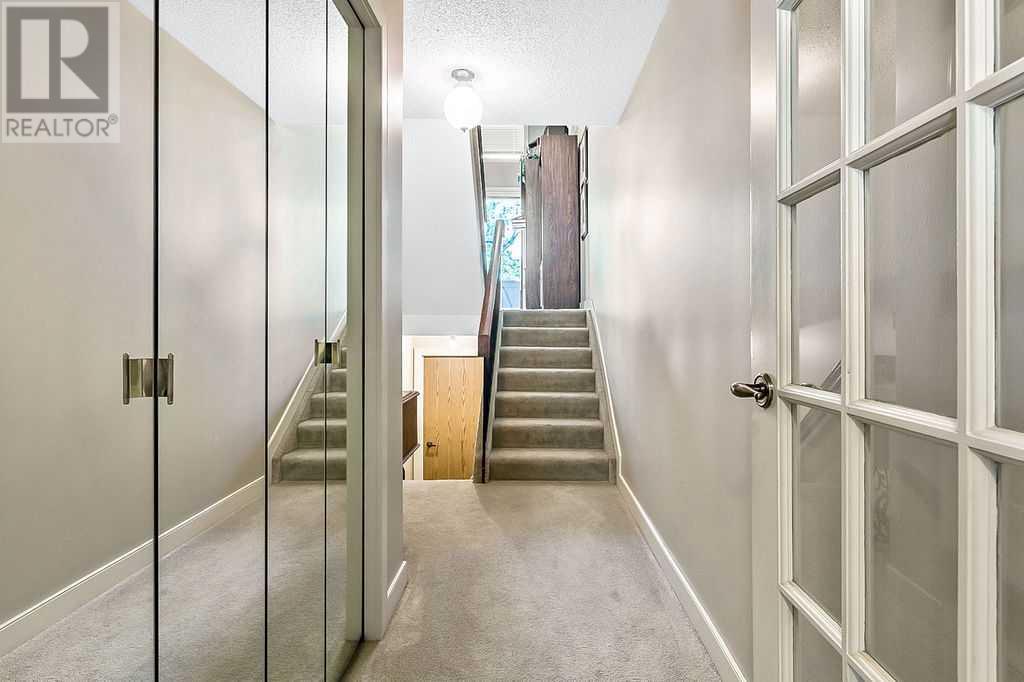 86 Glamis Gardens Sw, Calgary, Alberta  T3E 6S4 - Photo 4 - A2228751