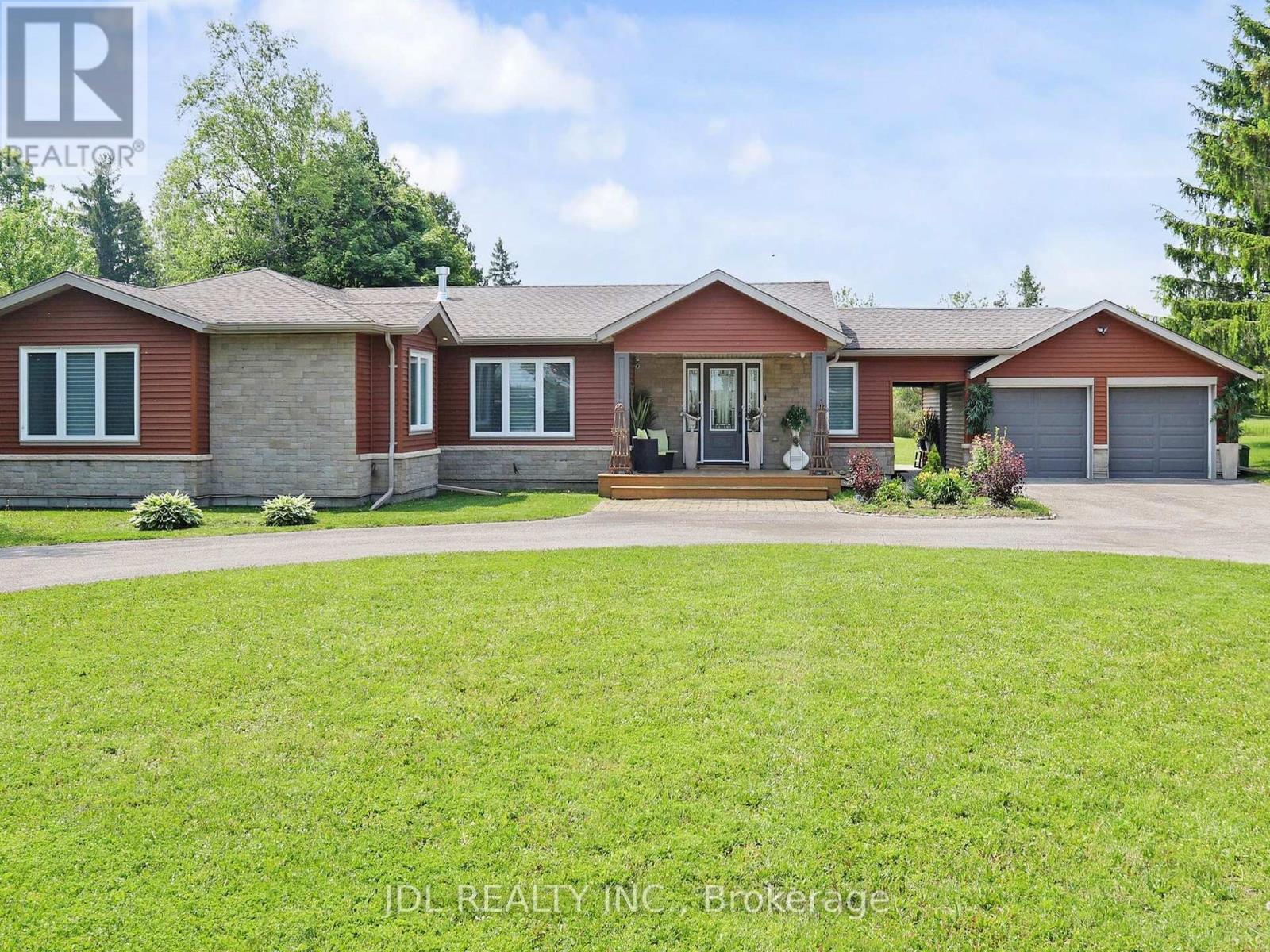11 Hedge Road, Georgina, Ontario  L0E 1R0 - Photo 1 - N12206601