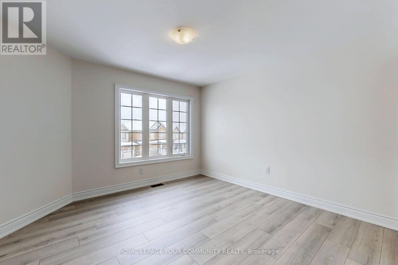 7 Dawn Blossom Drive, Georgina, Ontario  L4P 0H4 - Photo 13 - N12206705