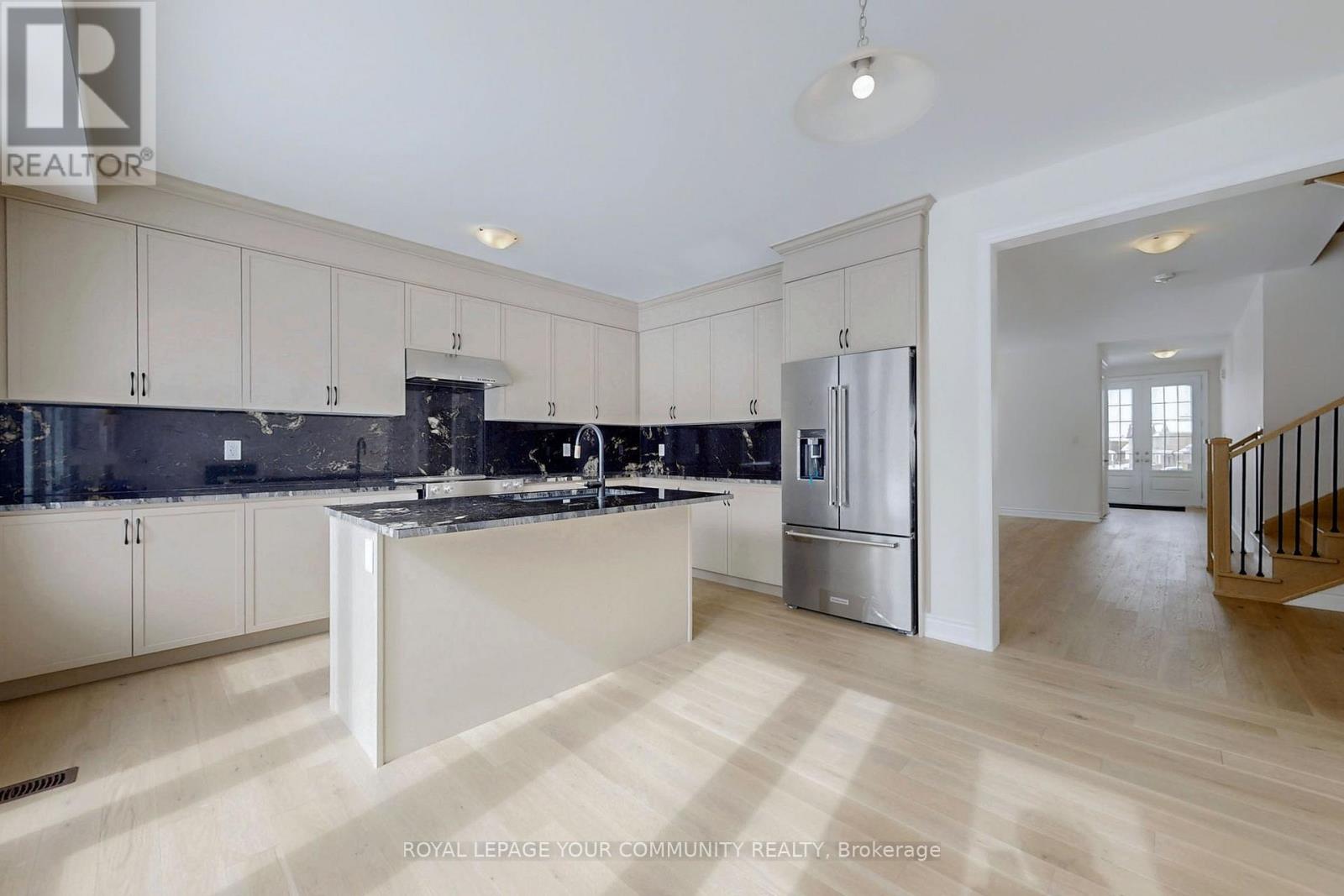 7 Dawn Blossom Drive, Georgina, Ontario  L4P 0H4 - Photo 6 - N12206705