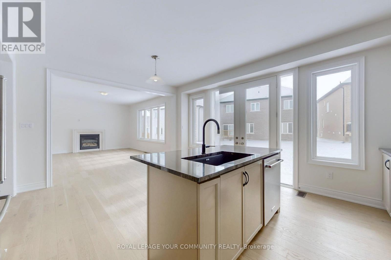 7 Dawn Blossom Drive, Georgina, Ontario  L4P 0H4 - Photo 8 - N12206705