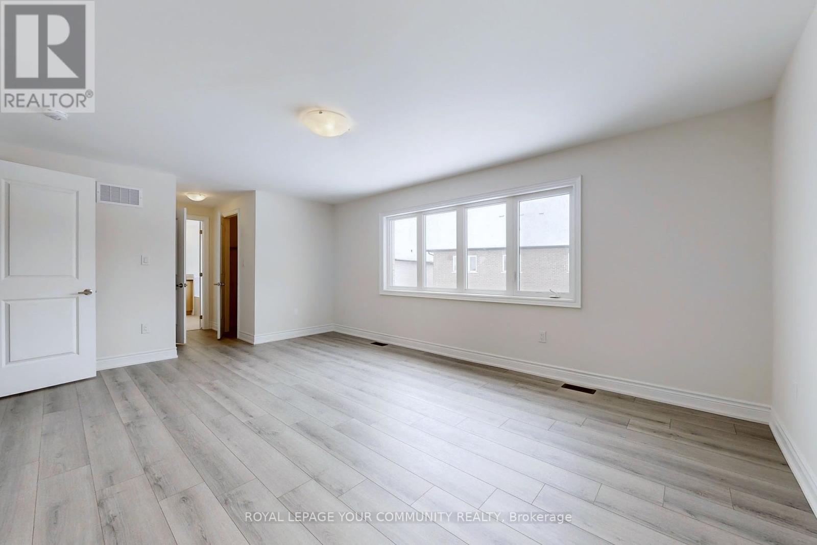7 Dawn Blossom Drive, Georgina, Ontario  L4P 0H4 - Photo 9 - N12206705
