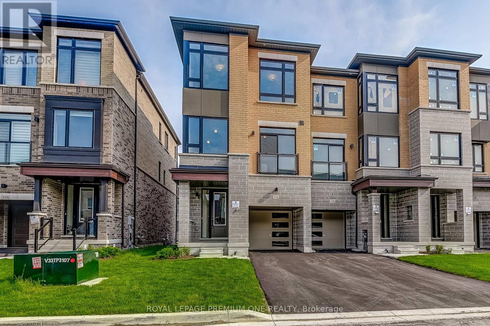 216 TENNANT CIRCLE, Vaughan, Ontario