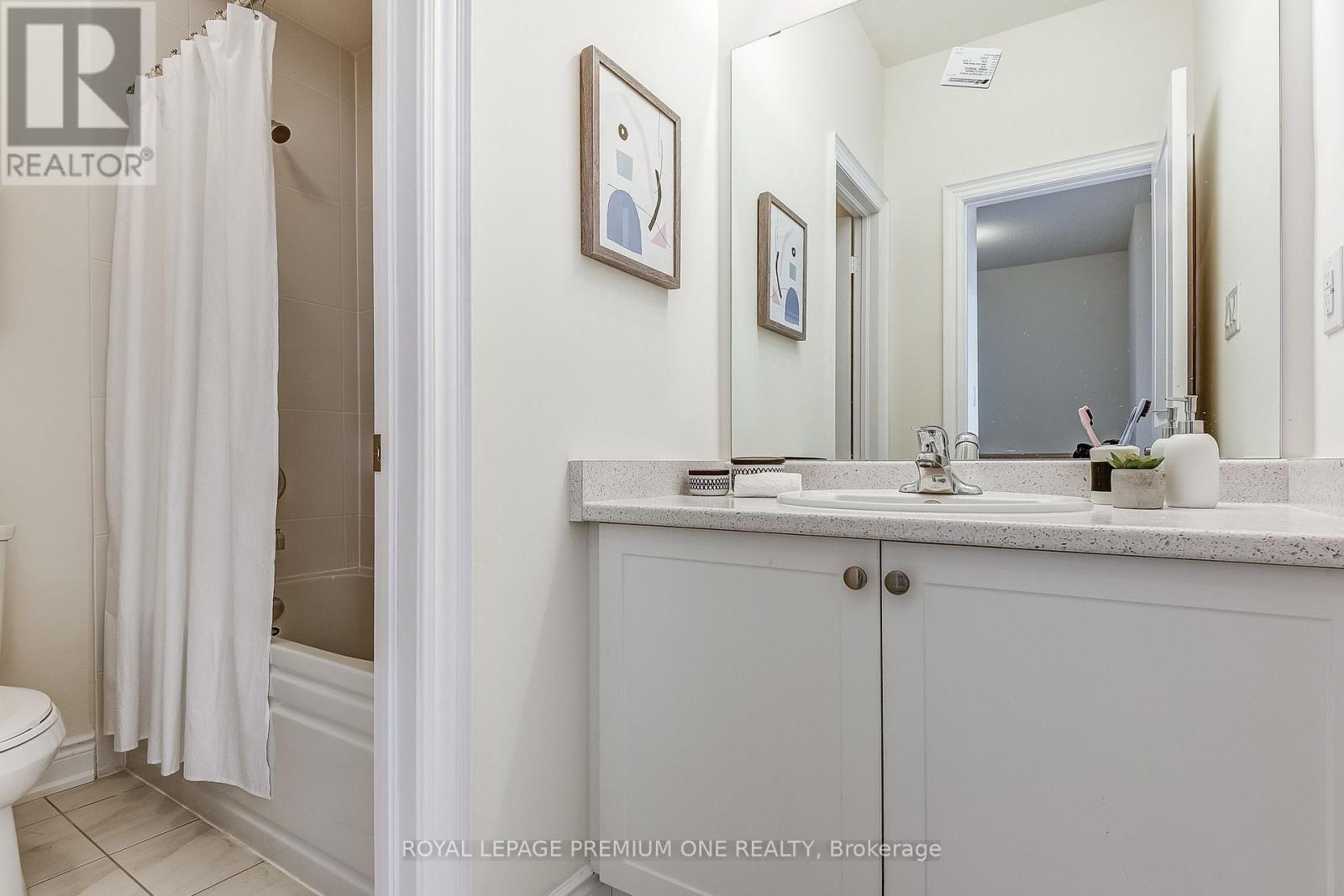 216 Tennant Circle, Vaughan, Ontario  L4H 5L4 - Photo 37 - N12206740