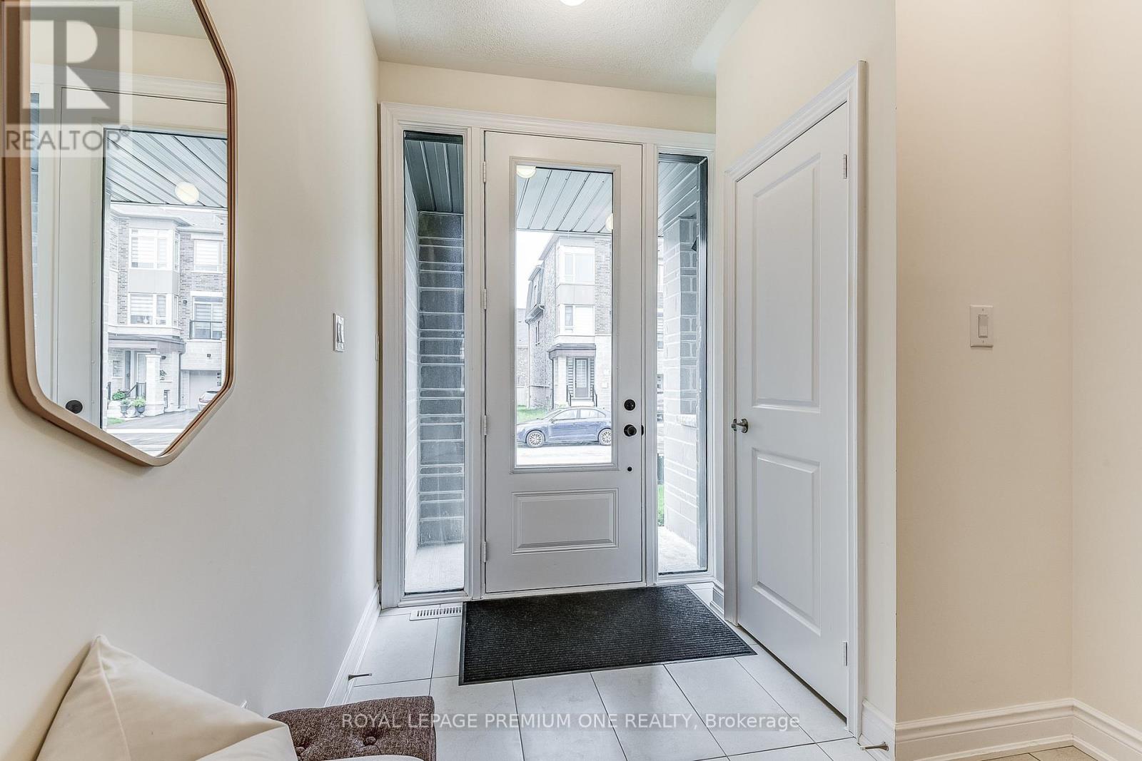 216 Tennant Circle, Vaughan (Vellore Village), Ontario  L4H 5L4 - Photo 7 - N12206740
