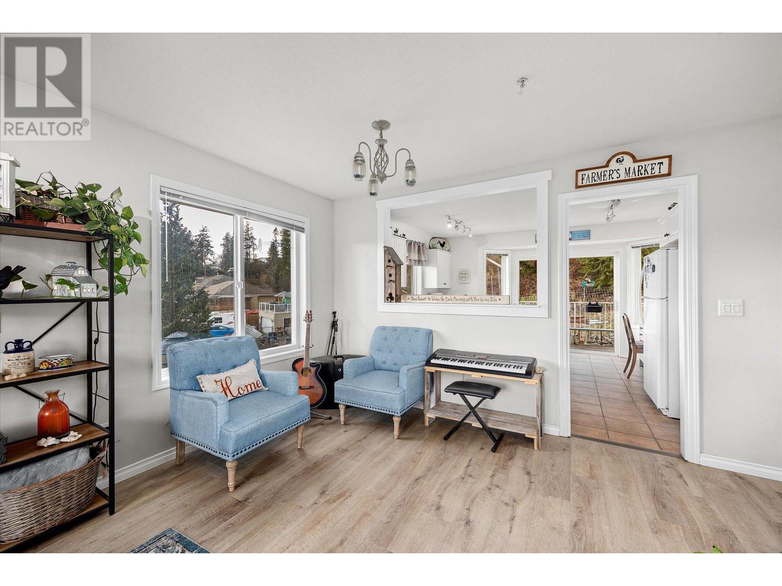 5817 Victoria Street, Peachland, British Columbia  V0H 1X4 - Photo 6 - 10351330