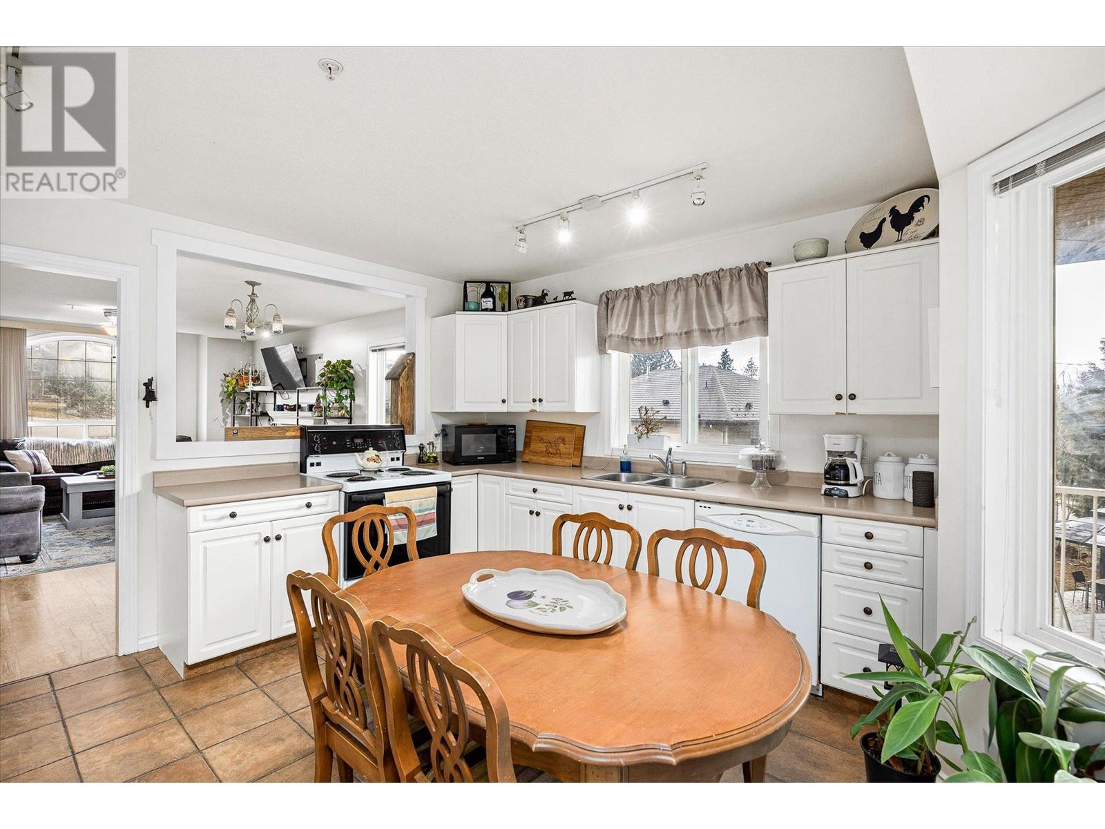 5817 Victoria Street, Peachland, British Columbia  V0H 1X4 - Photo 7 - 10351330