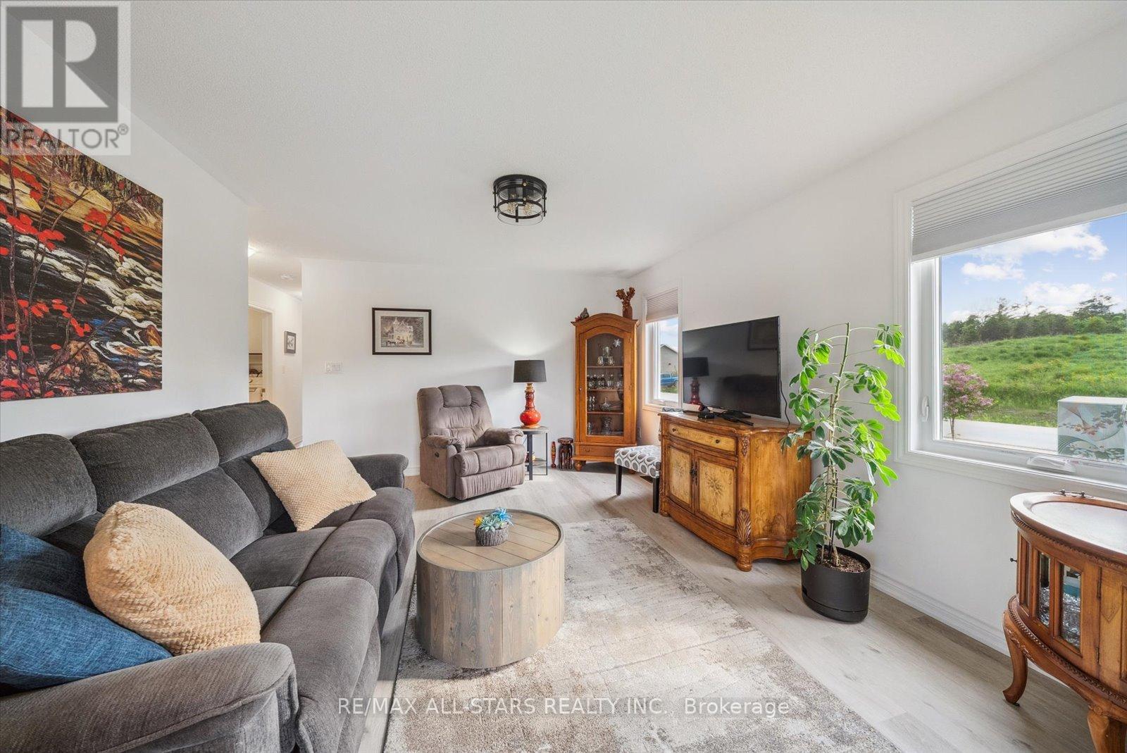 31 Reynolds Drive, Ramara, Ontario  L3V 8K1 - Photo 8 - S12206681