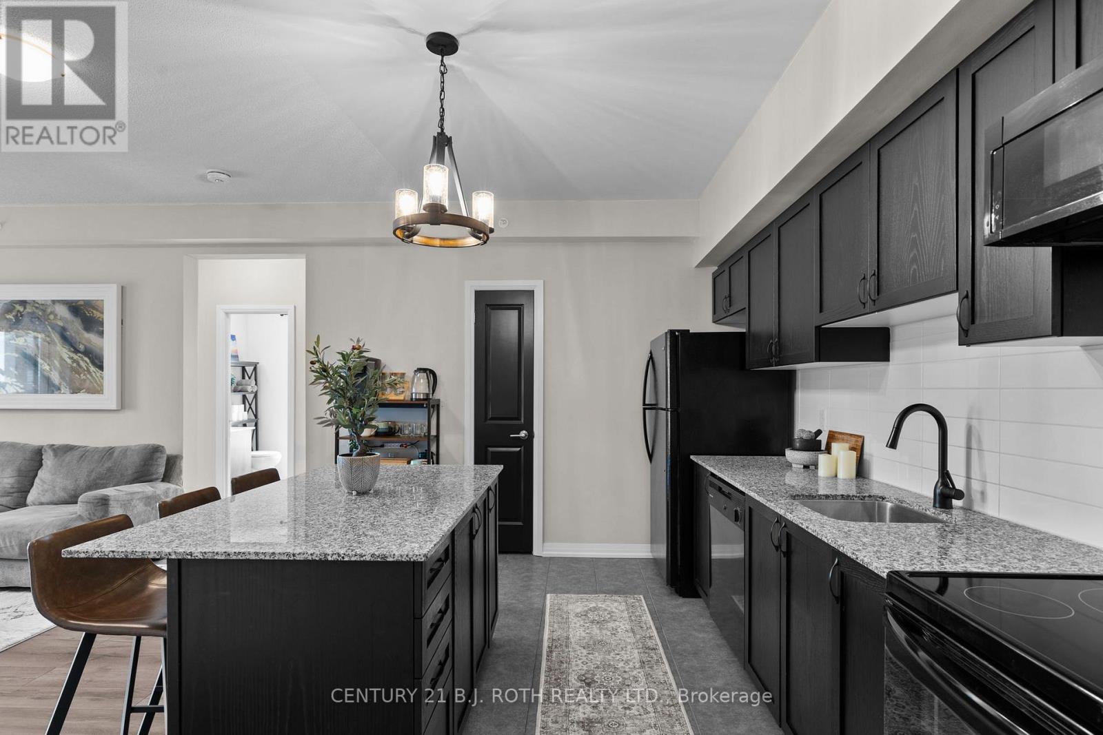 301 - 300 Essa Road, Barrie (0 West), Ontario  L9J 0B9 - Photo 10 - S12206751