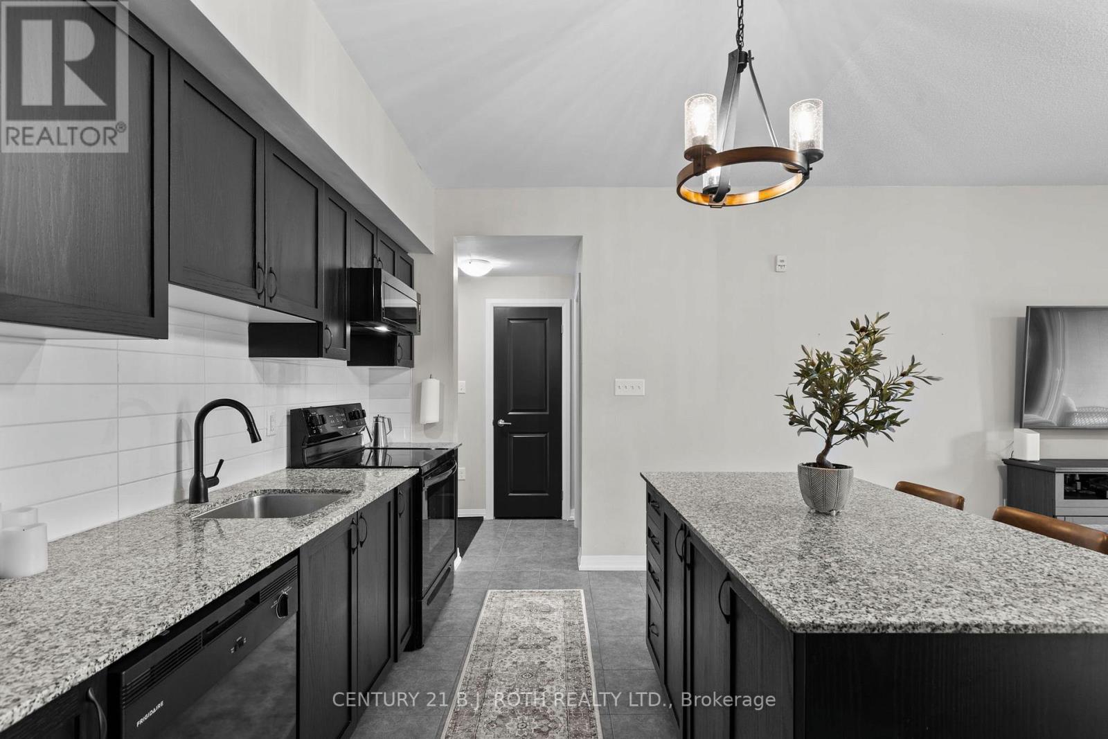 301 - 300 Essa Road, Barrie (0 West), Ontario  L9J 0B9 - Photo 11 - S12206751