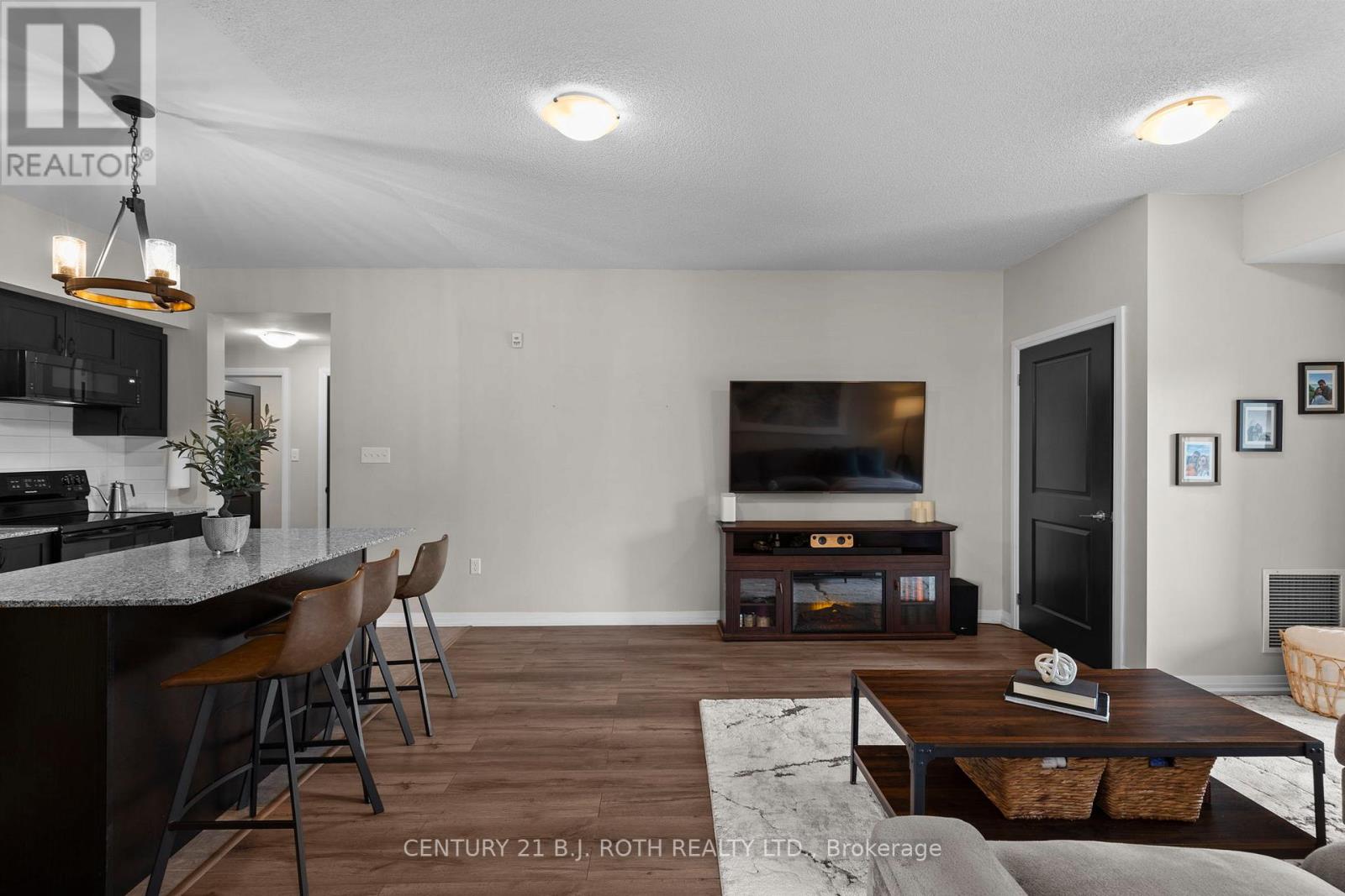 301 - 300 Essa Road, Barrie (0 West), Ontario  L9J 0B9 - Photo 13 - S12206751