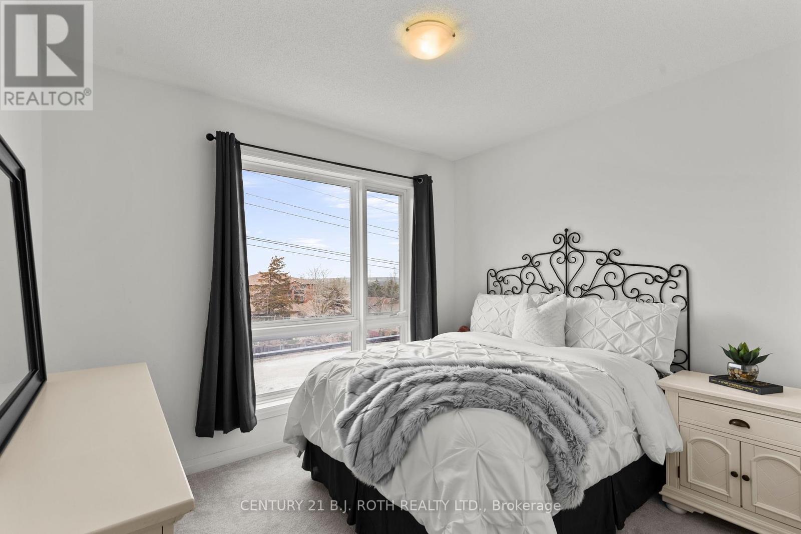 301 - 300 Essa Road, Barrie (0 West), Ontario  L9J 0B9 - Photo 19 - S12206751