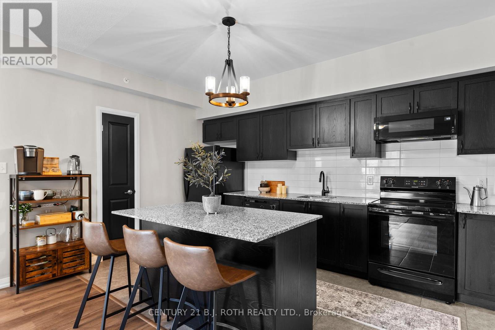 301 - 300 Essa Road, Barrie (0 West), Ontario  L9J 0B9 - Photo 7 - S12206751