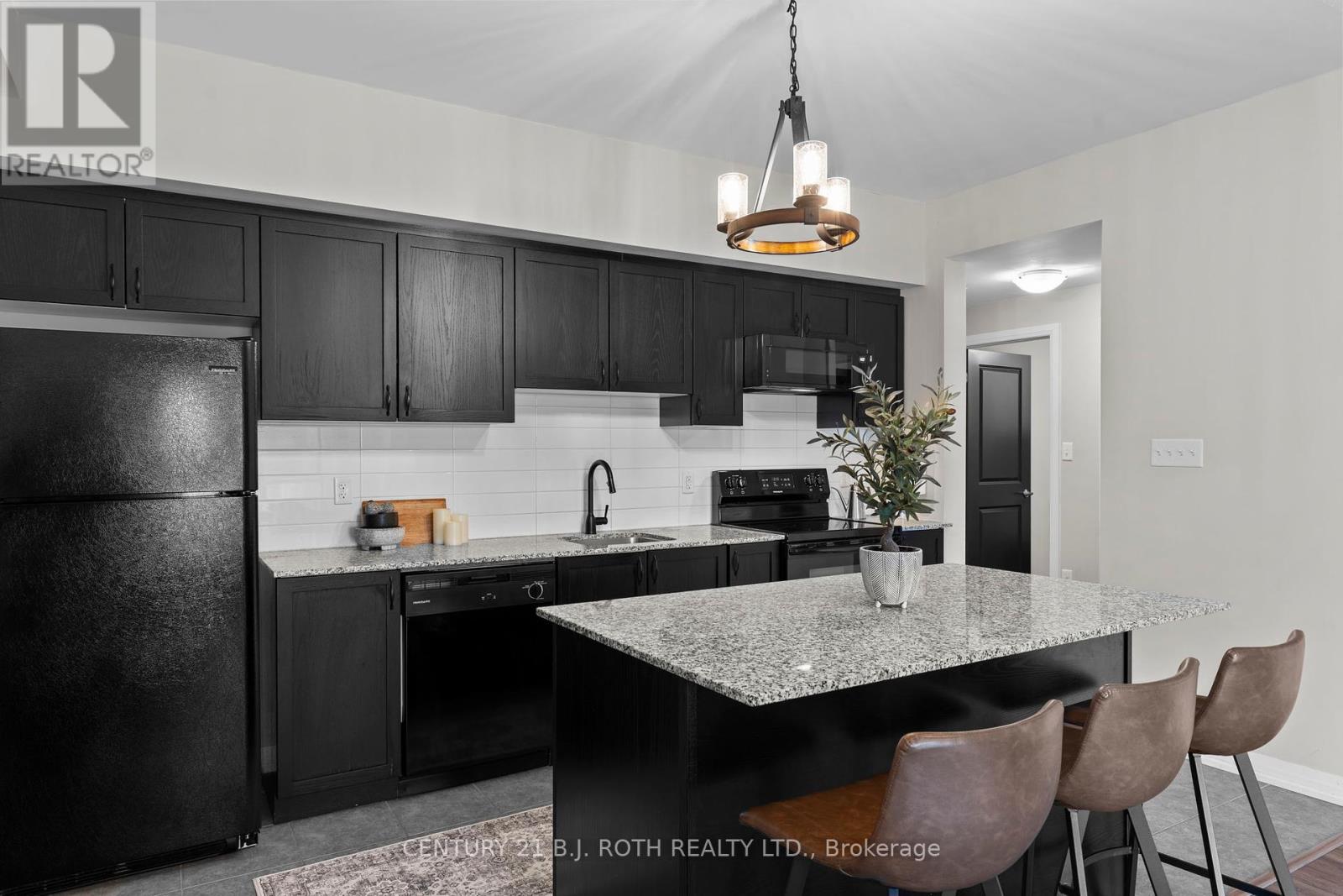 301 - 300 Essa Road, Barrie (0 West), Ontario  L9J 0B9 - Photo 9 - S12206751