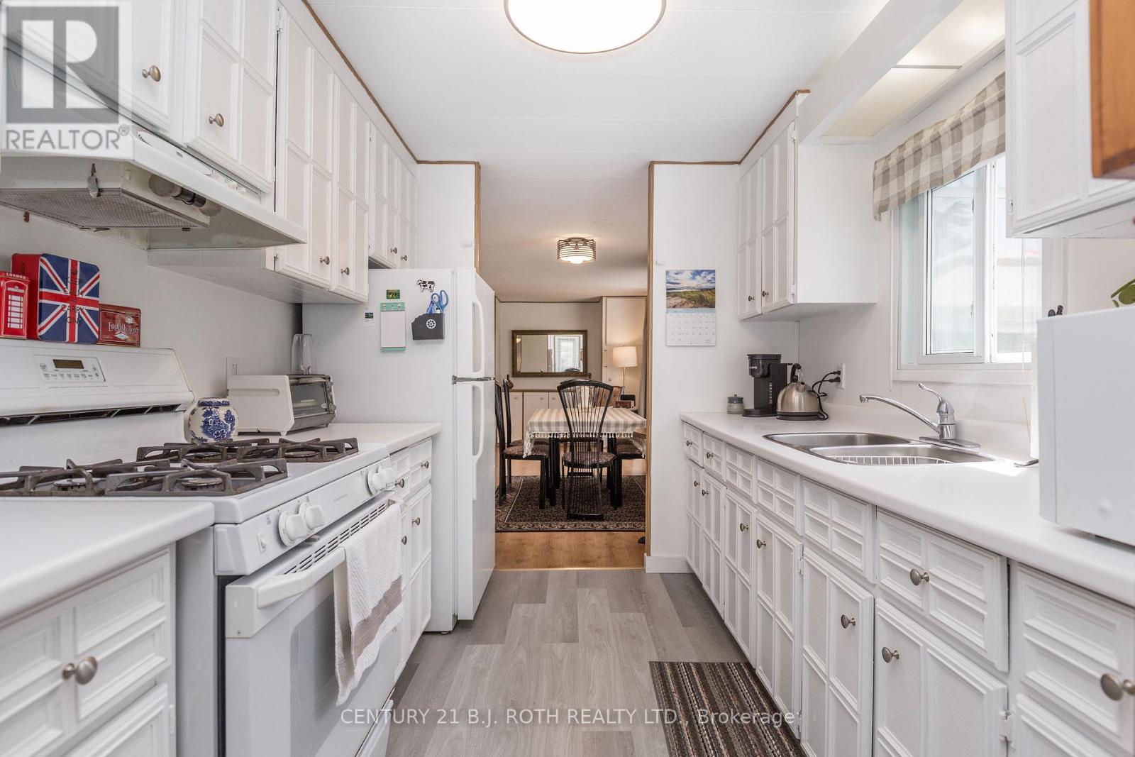 63 Flora Drive, Innisfil, Ontario  L9S 1R1 - Photo 22 - N12182150