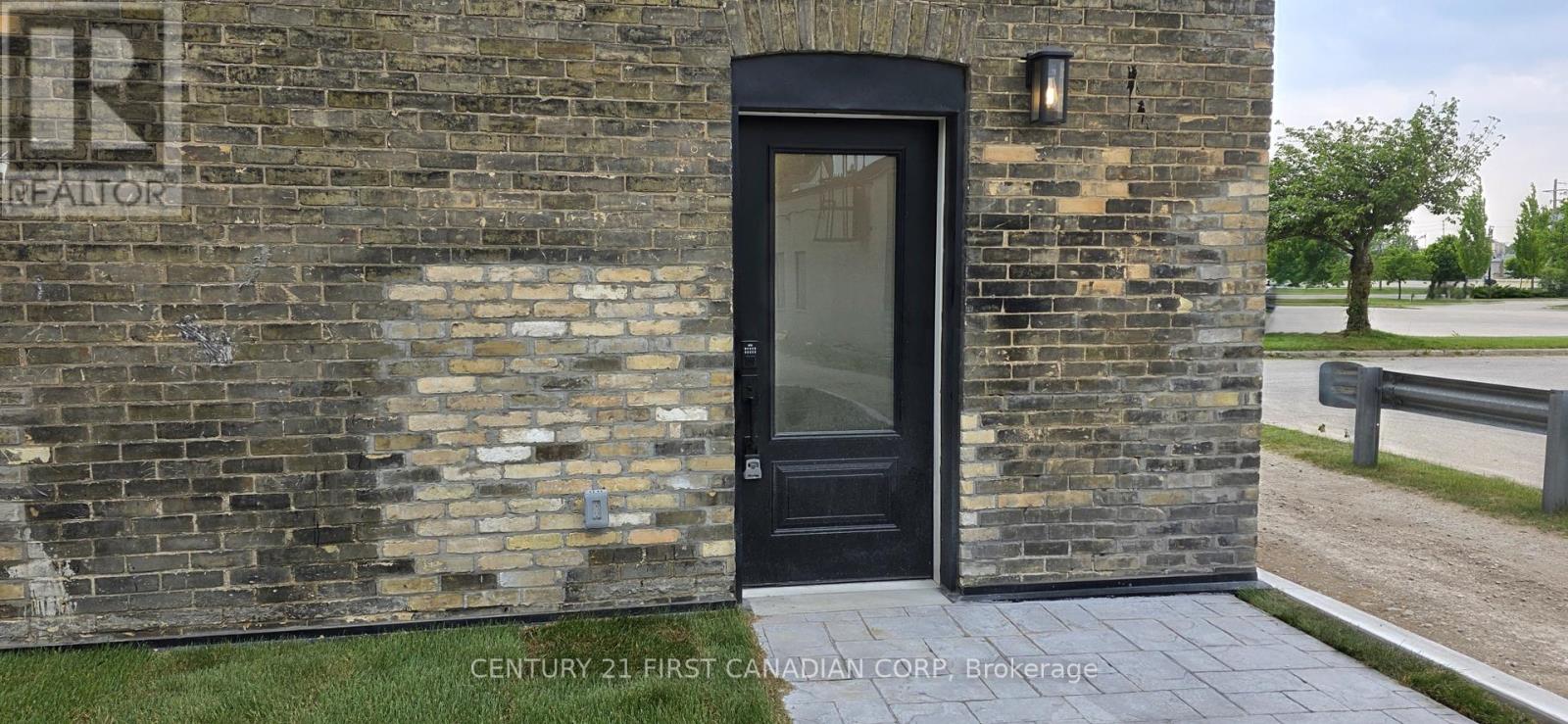 3 - 857 Dundas Street, London East, Ontario  N5W 2Z8 - Photo 2 - X12206908