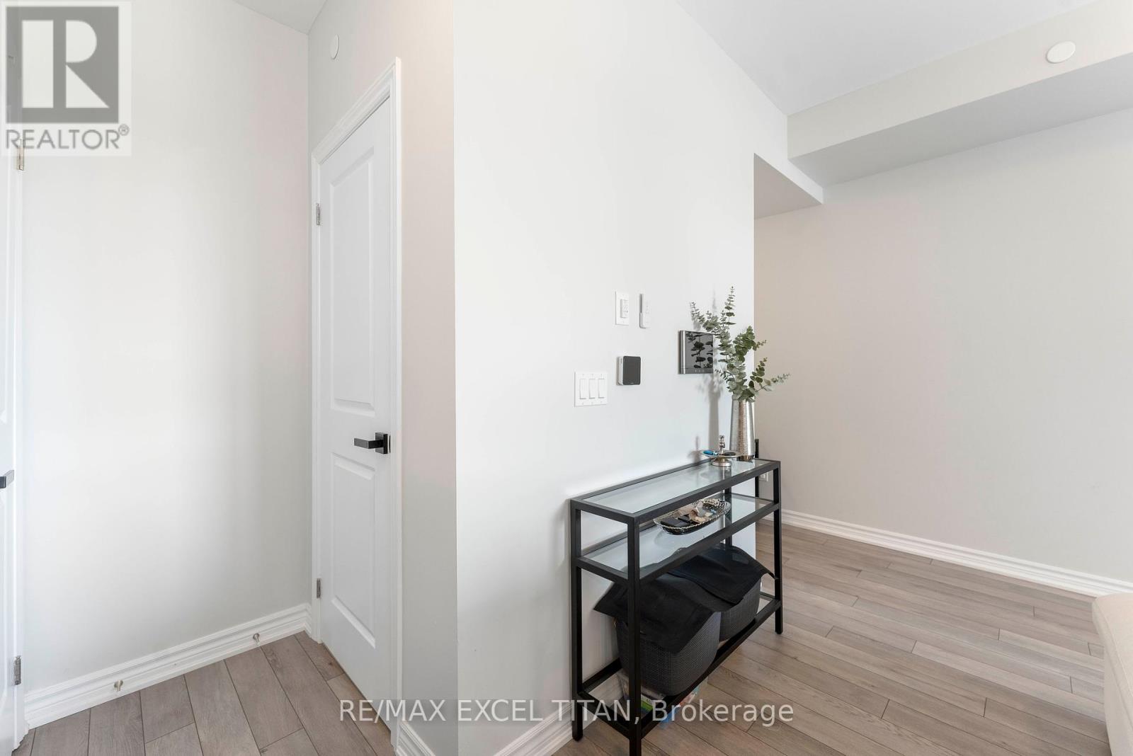 332 - 349 Wheat Boom Drive, Oakville, Ontario  L6H 7X5 - Photo 4 - W12206591