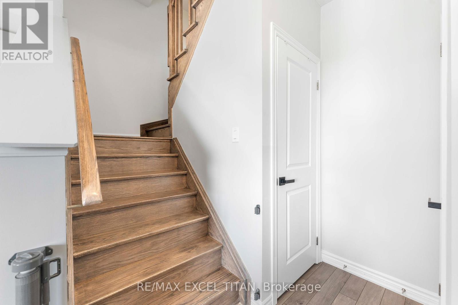 332 - 349 Wheat Boom Drive, Oakville, Ontario  L6H 7X5 - Photo 6 - W12206591