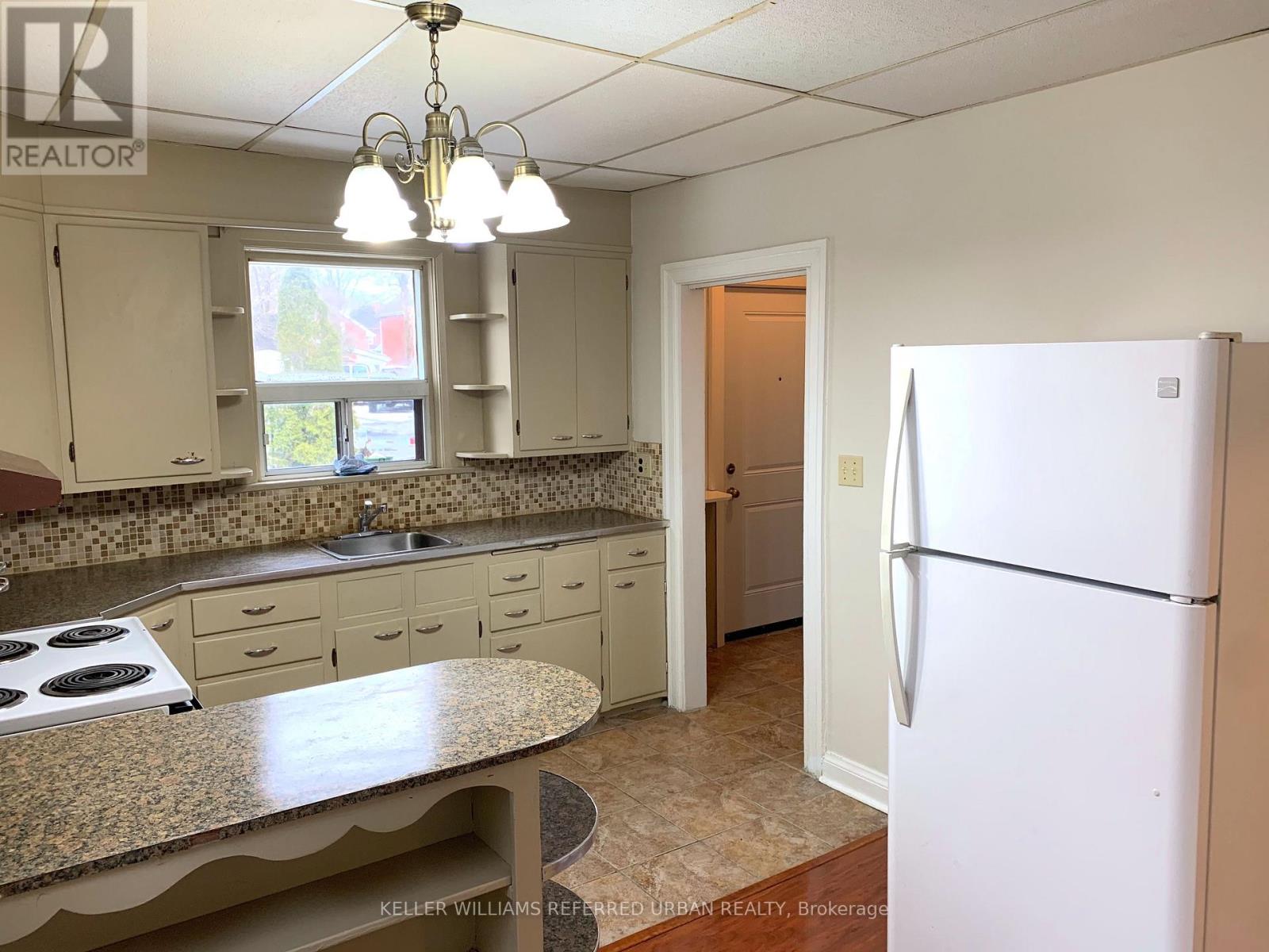 Main - 591 Jane Street, Toronto, Ontario  M6S 4A3 - Photo 2 - W12206622