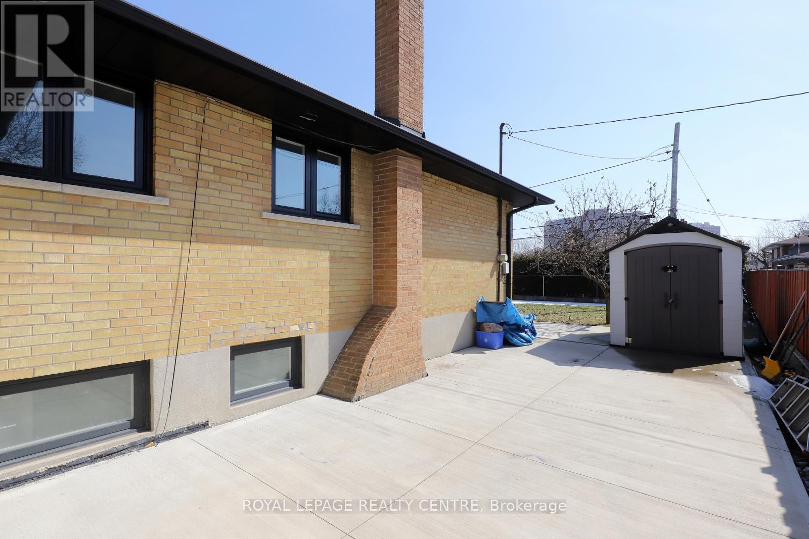 40 Summerfield Crescent, Toronto, Ontario  M9C 3X3 - Photo 23 - W12206648