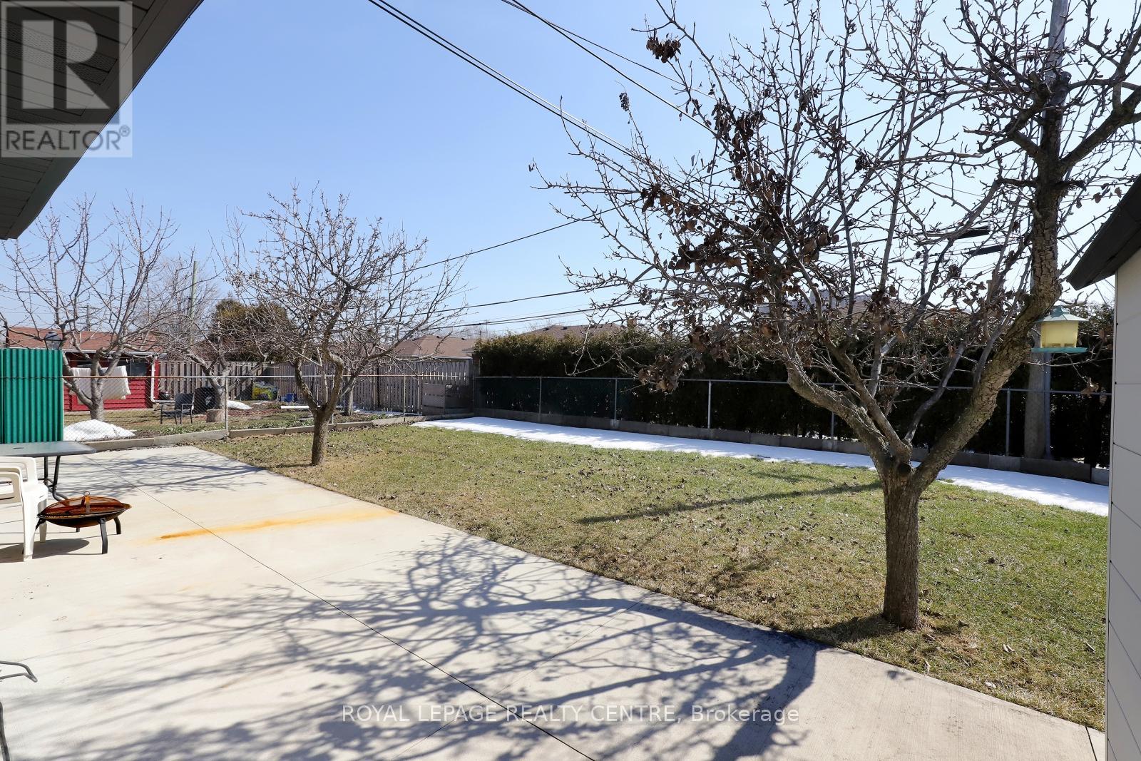 40 Summerfield Crescent, Toronto, Ontario  M9C 3X3 - Photo 24 - W12206648