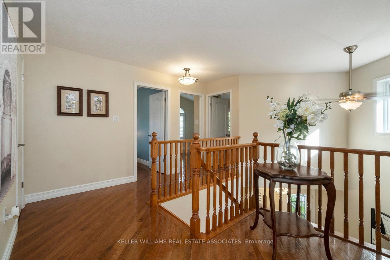 10 Meadowglen Boulevard, Halton Hills, Ontario  L7G 6H9 - Photo 31 - W12206675