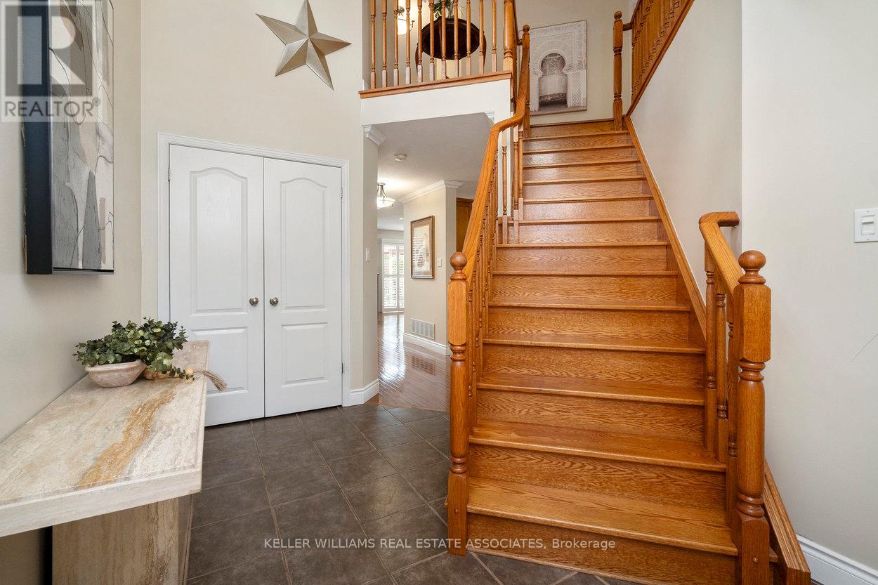 10 Meadowglen Boulevard, Halton Hills, Ontario  L7G 6H9 - Photo 6 - W12206675