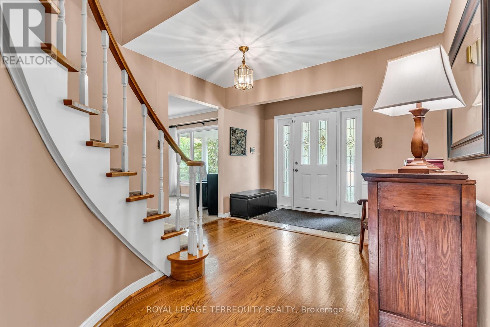 3521 Pinesmoke Crescent, Mississauga, Ontario  L4Y 3L4 - Photo 2 - W12206676