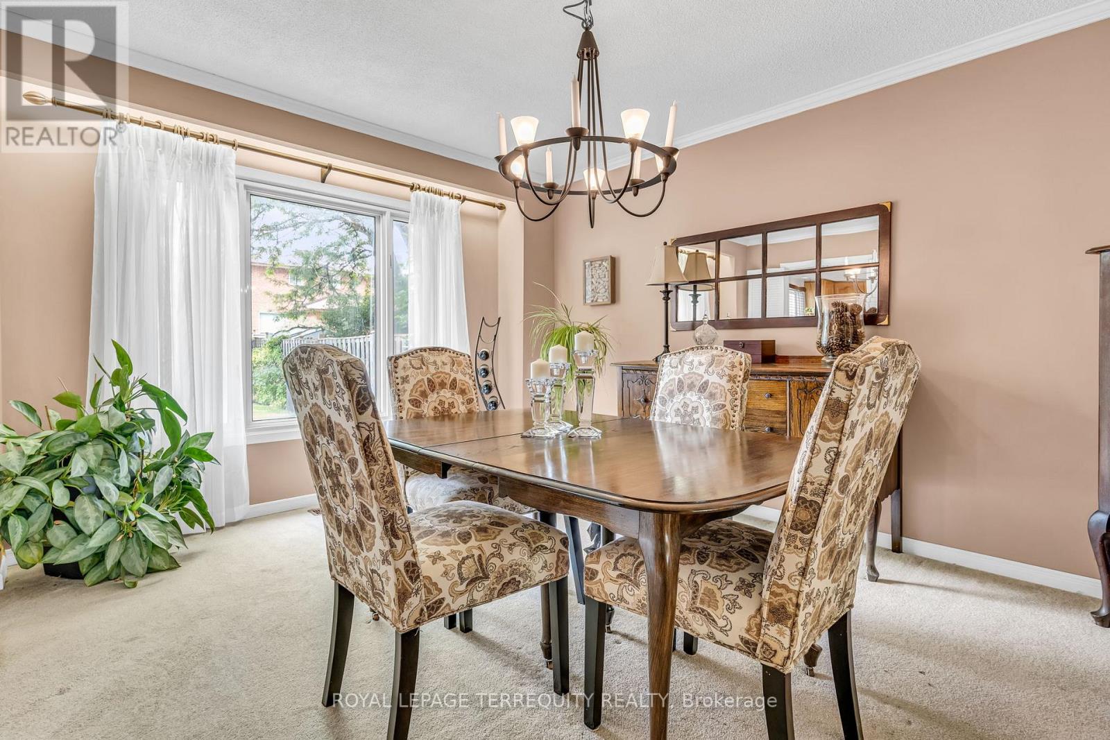 3521 Pinesmoke Crescent, Mississauga, Ontario  L4Y 3L4 - Photo 5 - W12206676