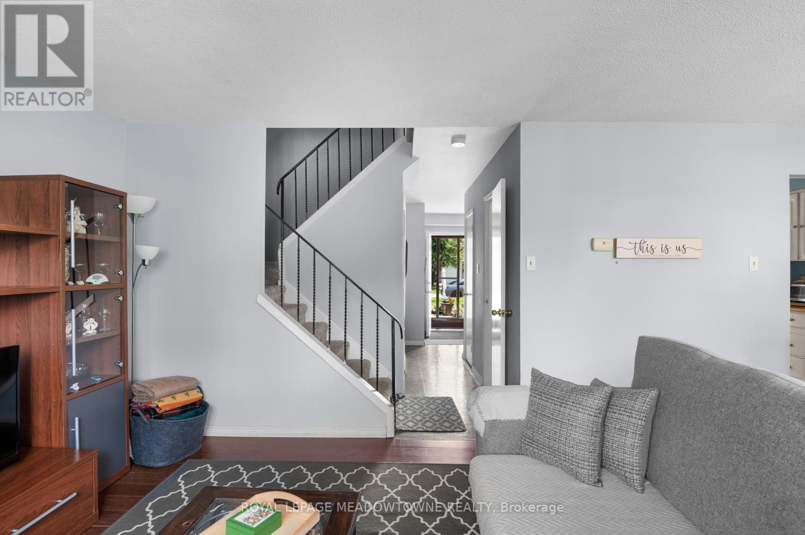 6058 Starfield Crescent, Mississauga, Ontario  L5N 1X1 - Photo 3 - W12206687
