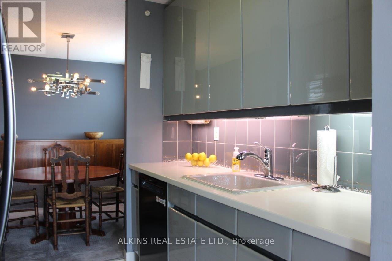 922 - 35 Ormskirk Avenue, Toronto, Ontario  M6S 1A8 - Photo 12 - W12206697