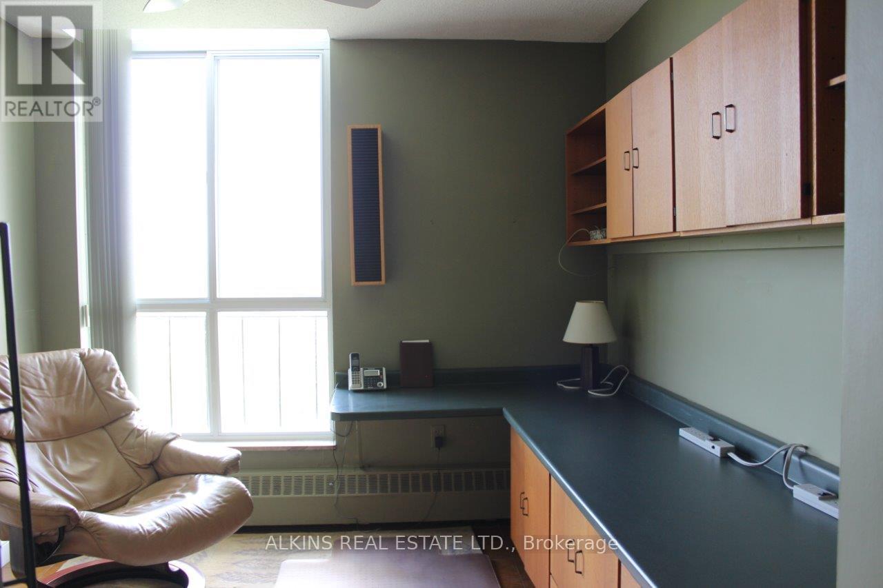 922 - 35 Ormskirk Avenue, Toronto, Ontario  M6S 1A8 - Photo 17 - W12206697