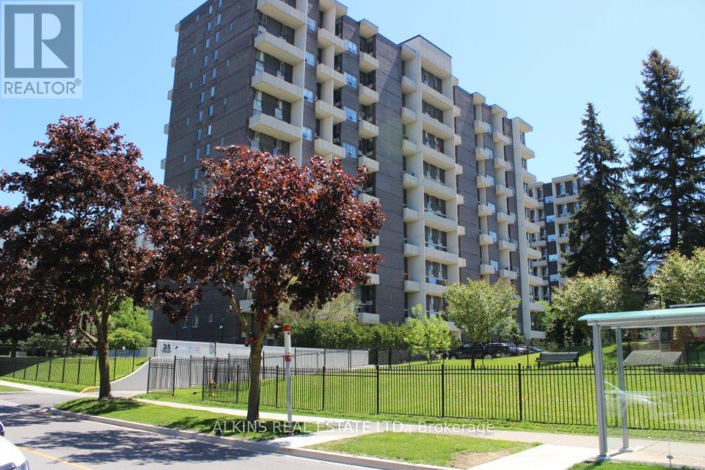 922 - 35 Ormskirk Avenue, Toronto, Ontario  M6S 1A8 - Photo 2 - W12206697