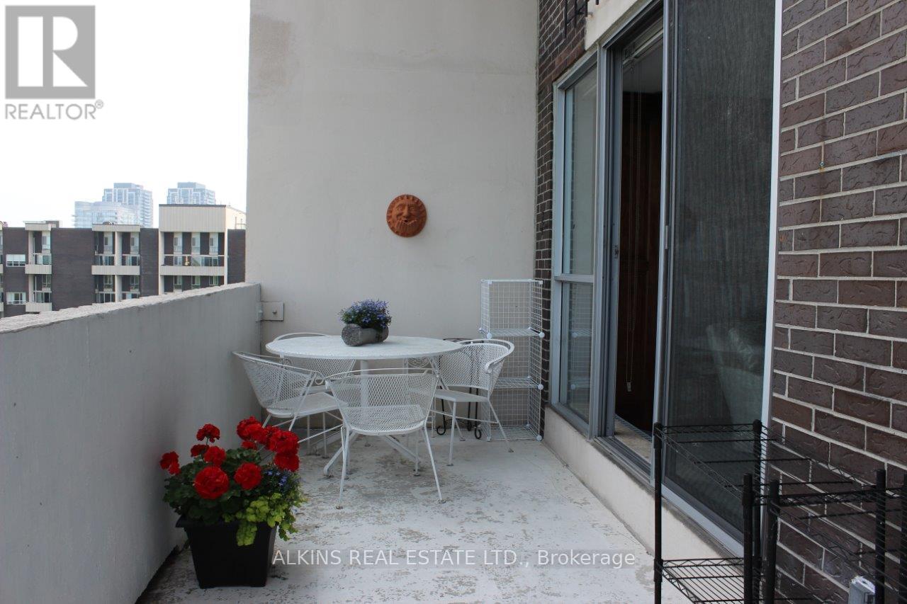 922 - 35 Ormskirk Avenue, Toronto, Ontario  M6S 1A8 - Photo 20 - W12206697