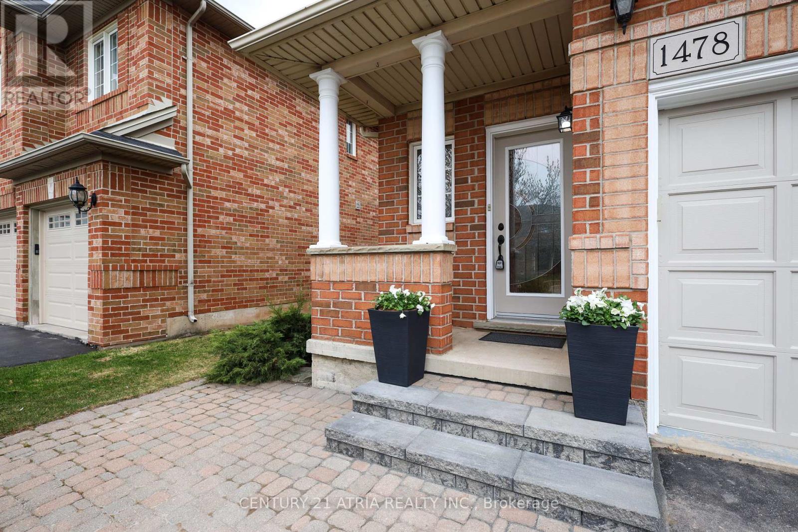 1478 Warbler Road, Oakville, Ontario  L6M 3Z7 - Photo 2 - W12206713