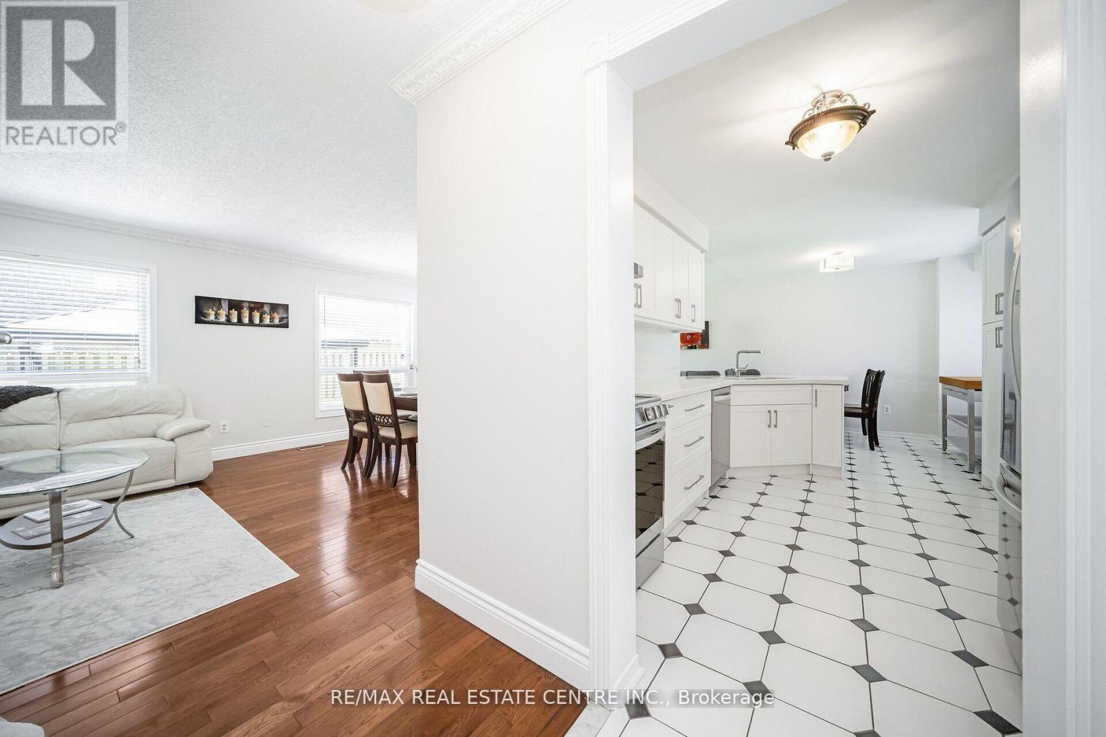 36 Lockwood Road, Brampton, Ontario  L6Y 4T7 - Photo 10 - W12206729