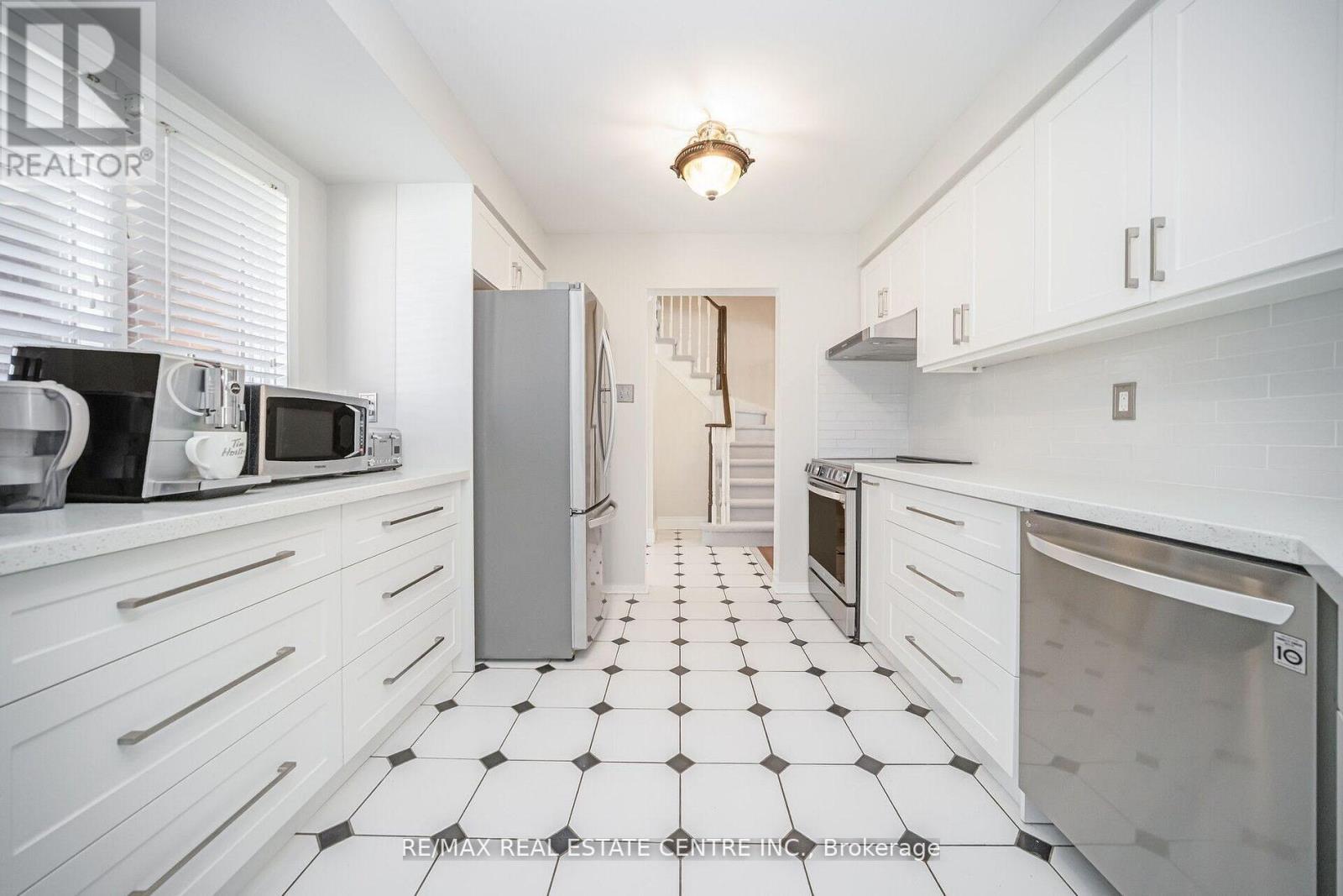 36 Lockwood Road, Brampton, Ontario  L6Y 4T7 - Photo 15 - W12206729