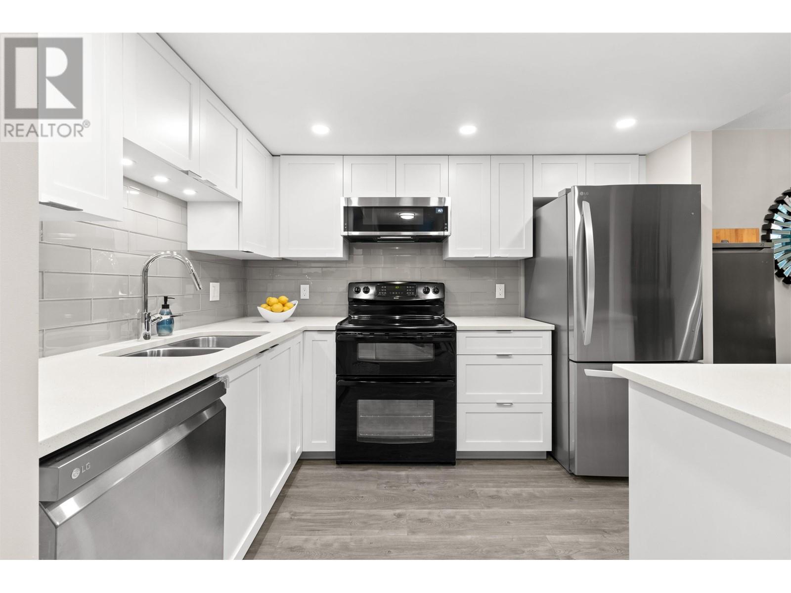 204 285 Newport Drive, Port Moody, British Columbia  V3H 5J6 - Photo 1 - R3011127