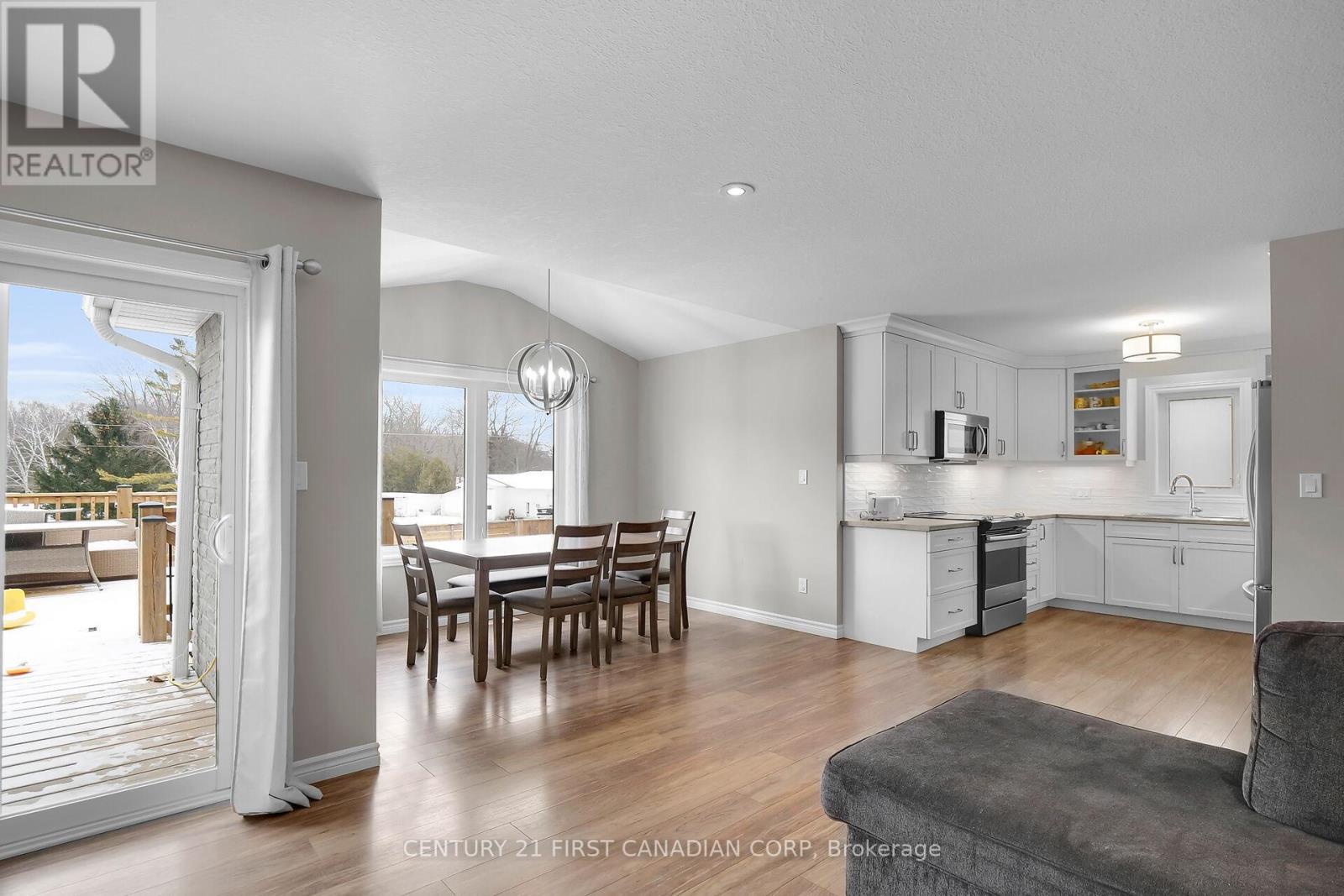 226 Emery Street, Central Elgin, Ontario  N5L 0A5 - Photo 6 - X12206932