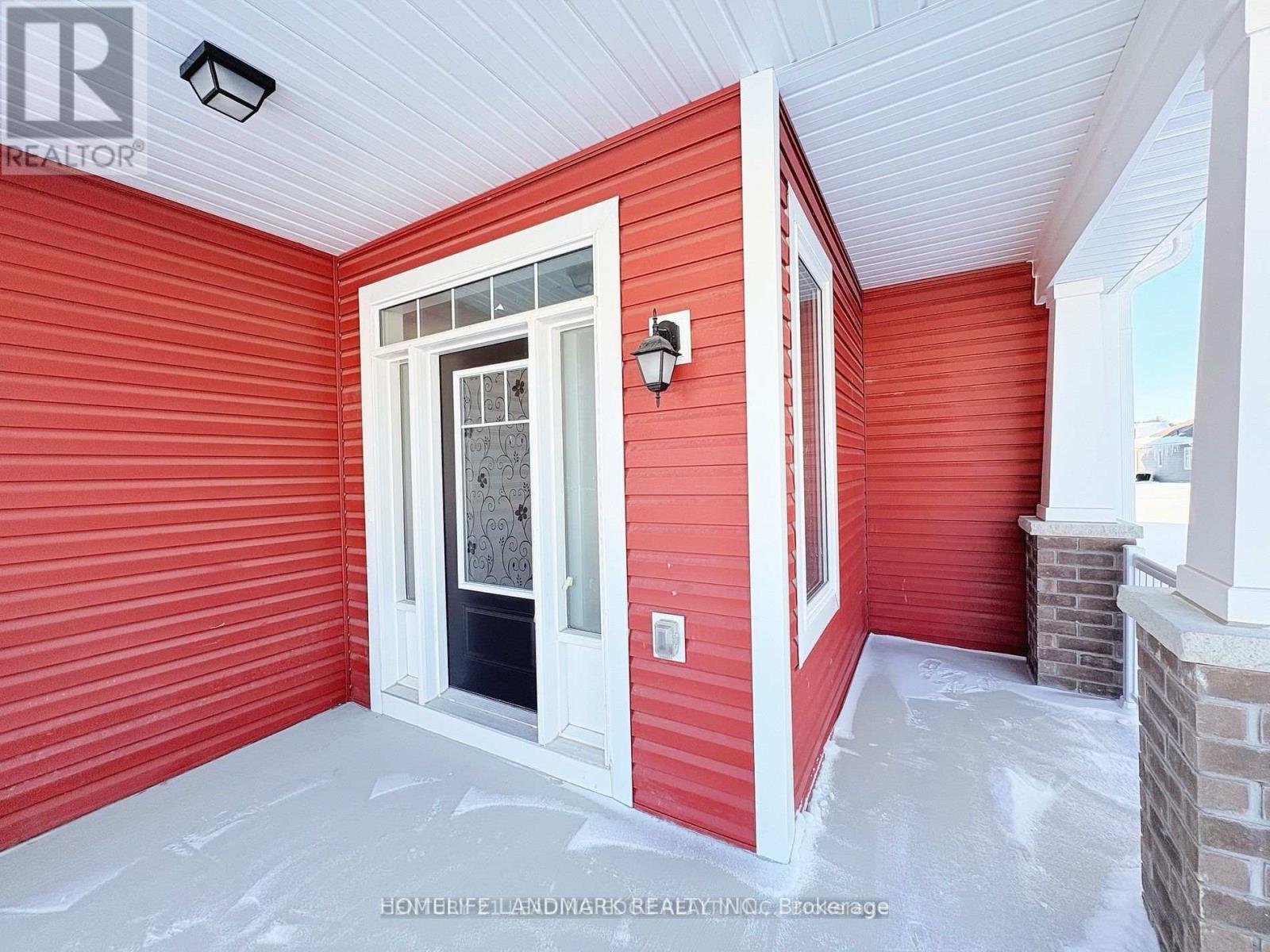 29 Dyer Crescent, Bracebridge, Ontario  P1L 0N4 - Photo 3 - X12206621