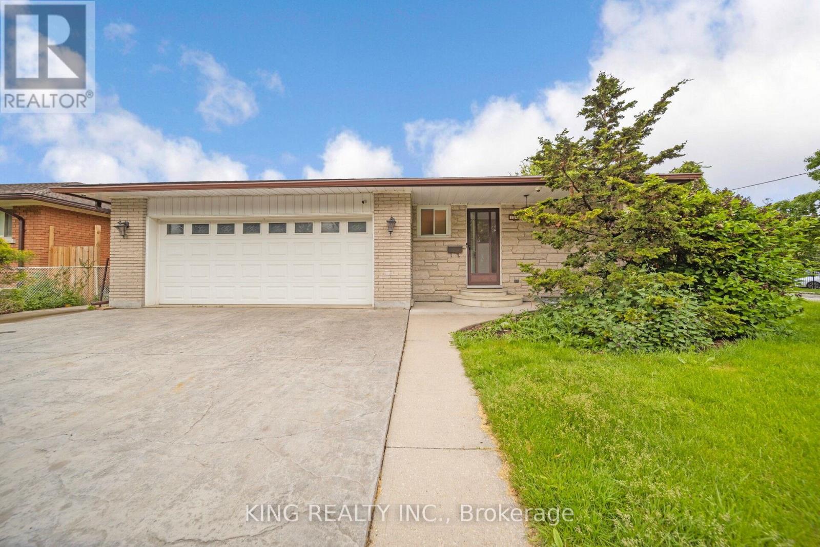 159 Victoria Street N, Woodstock, Ontario  N4S 6W1 - Photo 2 - X12206717