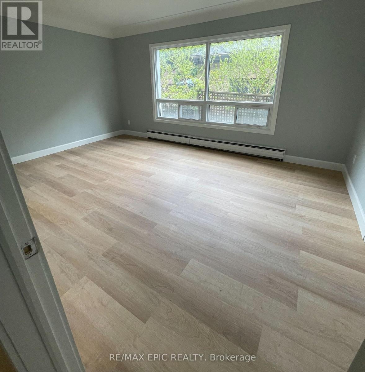 4 - 569 Dufferin Avenue, London East, Ontario  N6B 2A5 - Photo 4 - X12206737
