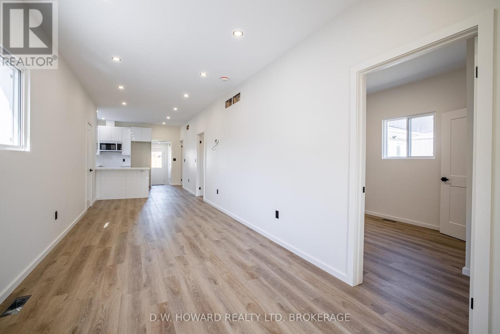 25 Jennet Street, Fort Erie, Ontario  L2A 4B8 - Photo 7 - X12108745