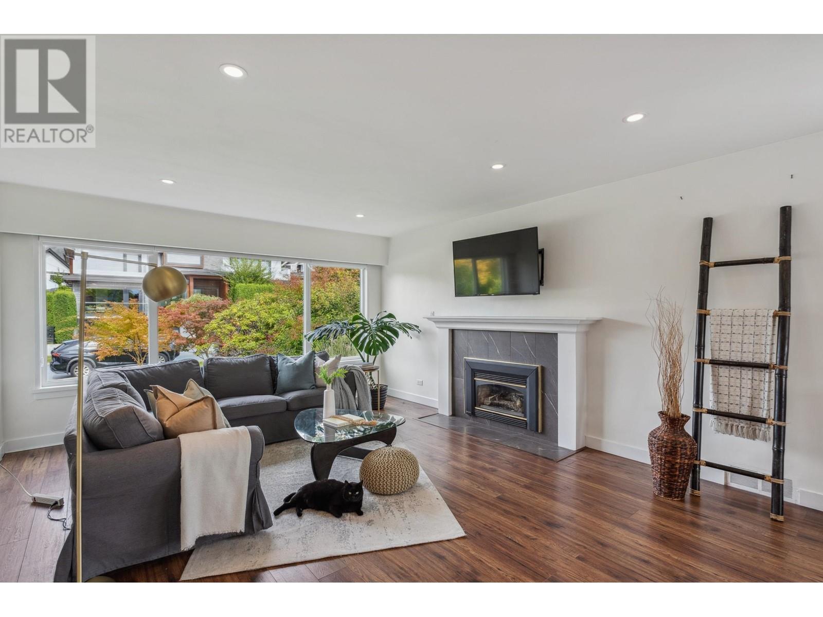 Property at 935 BEACONSFIELD ROAD image 3