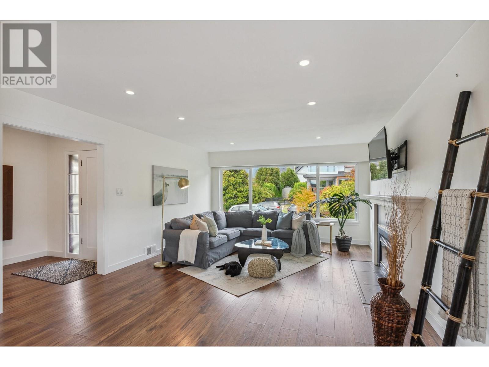 Property at 935 BEACONSFIELD ROAD image 4
