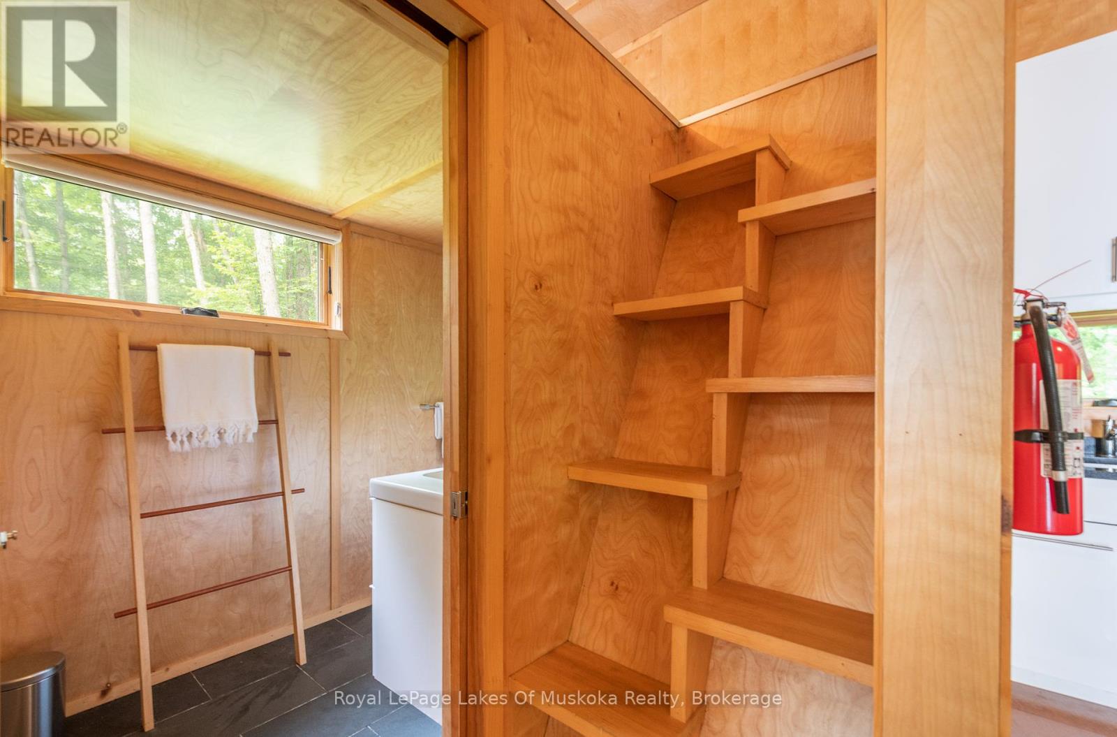 484 Big Island S, Huntsville, Ontario  P1H 2J3 - Photo 12 - X12206776
