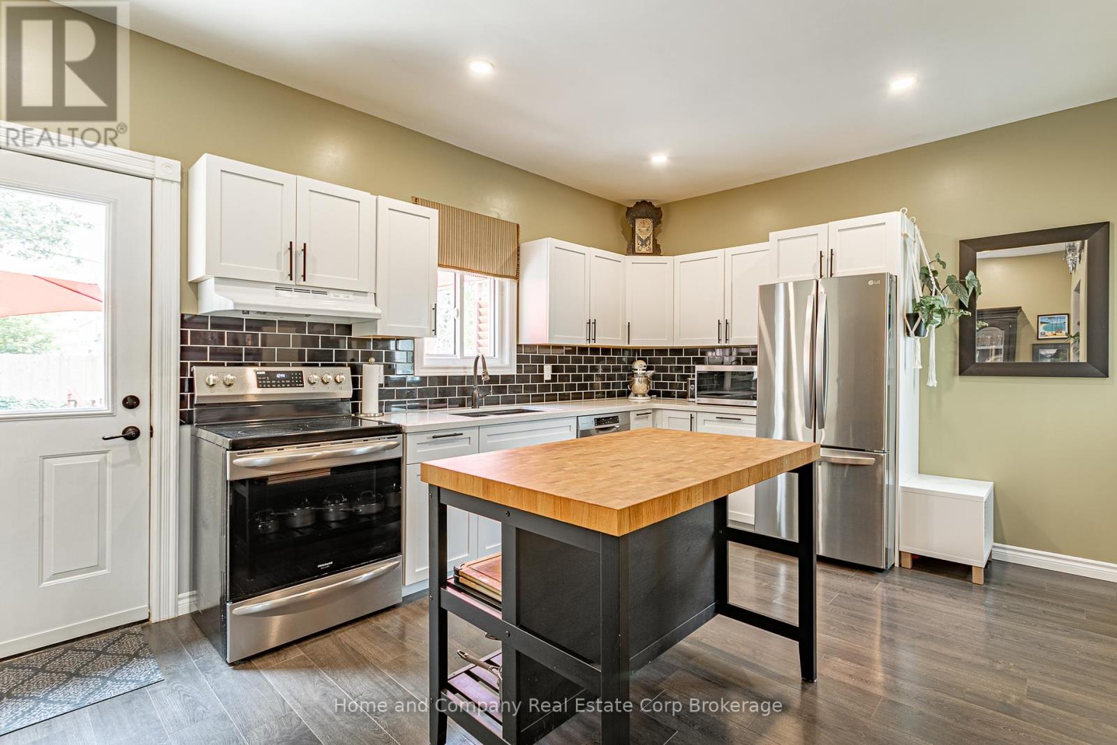 22 Mowat Street, Stratford, Ontario  N5A 2B7 - Photo 11 - X12206777